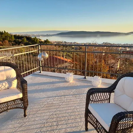 The View Split. Highlight With Roof-top-terrace And Pool Apartment *