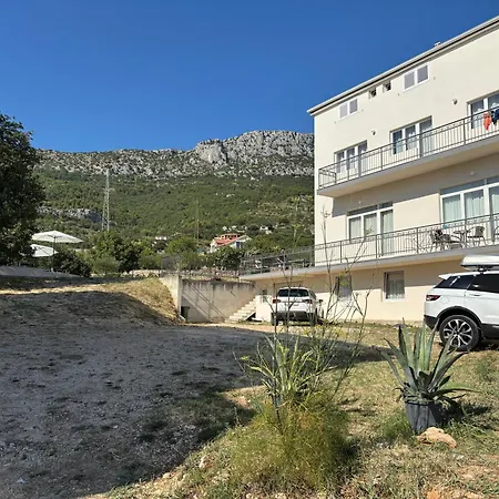 The View Split. Highlight With Roof-top-terrace And Pool